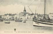 85 Vendee .CPA FRANCE 85 "St Gilles Croix de Vie, Arrivée des bâteaux de pêche"