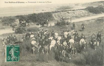 .CPA FRANCE 85 "Les Sables d'Olonne, Promenade à ânes sur la dune"