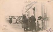 85 Vendee .CPA FRANCE 85 "Les Sables d'Olonne, Sablaises à la porte de la poissonnerie"