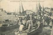 85 Vendee .CPA FRANCE 85 "Les Sables d'Olonne, Marchandes de sardines à l'arrivée des bâteaux"