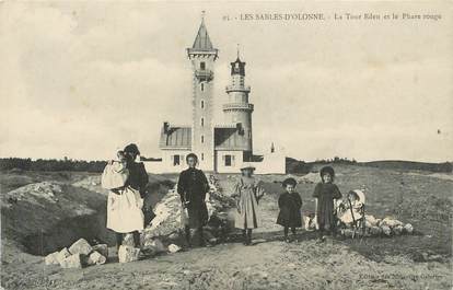 .CPA FRANCE 85 "Les Sables d'Olonne, La tour Eden et le Phare Rouge"