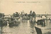 85 Vendee .CPA FRANCE 85 "La Tranche sur Mer, L'arrivée des boucholeurs à la rive"