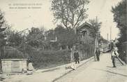 94 Val De Marne . CPA FRANCE 94  " Fontenay sous Bois, Rue et fontaine de caneaux"