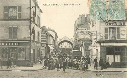 CPA FRANCE 94 "Choisy le Roi, la rue de la Halle"