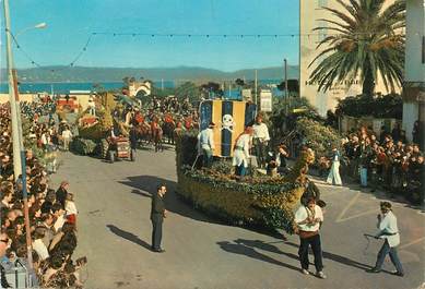  CPSM FRANCE 83 "Cavalaire  sur Mer, le Corso annuel du Mimosa"