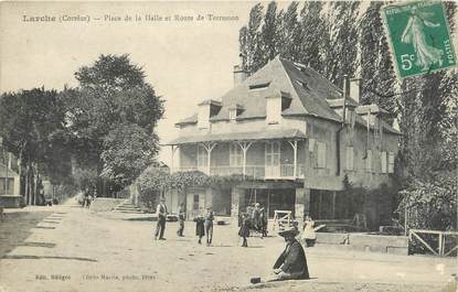 .CPA FRANCE 19  "Larche, Place de la halle et route de Terrasson"