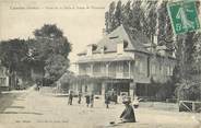 19 Correze .CPA FRANCE 19  "Larche, Place de la halle et route de Terrasson"