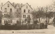 19 Correze .CPA  FRANCE 19  " Treignac,  Ecole  des filles, Place de la République"