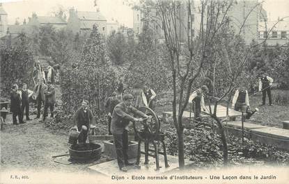 .CPA FRANCE 21 "Dijon, Ecole normale d'instituteurs, une leçon dans le jardin"