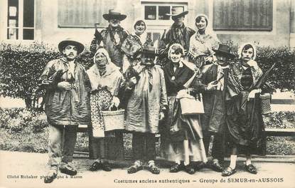 .CPA  FRANCE 21 "Semur, Groupe en costumes anciens authentiques "/ FOLKLORE