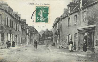 .CPA  FRANCE 22 " Broons, Rue de la barrière"