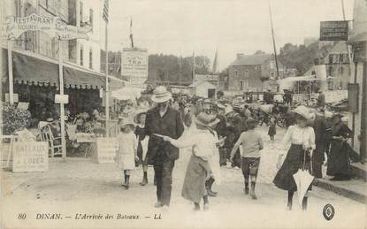 .CPA   FRANCE 22 " Dinan, L'arrivée des bâteaux"