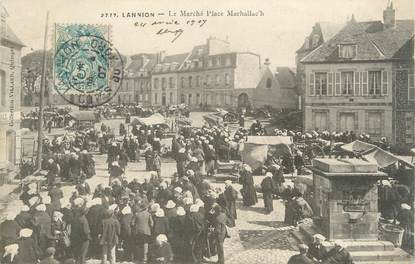 .CPA   FRANCE 22 " Lannion, Le marché Place Marhallac'h"