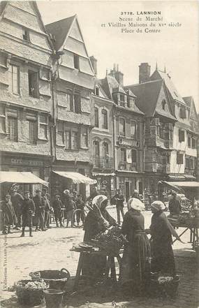 .CPA   FRANCE 22 " Lannion, Scènes de marché et vieilles maisons "