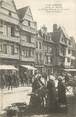 22 Cote D'armor .CPA   FRANCE 22 " Lannion, Scènes de marché et vieilles maisons "