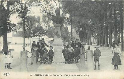 .CPA   FRANCE 22 " Guingamp, Statue de la République sur le Vally"