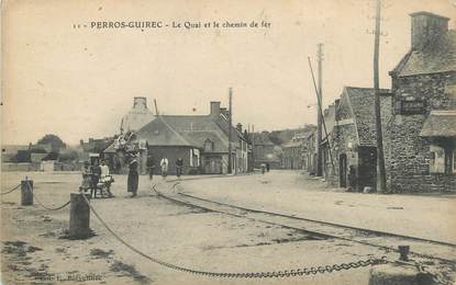 .CPA FRANCE 22 "Perros Guirec, Le quai et le chemin de fer"