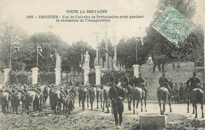 . CPA FRANCE 22 " Tréguier, Vue du calvaire de protestation pendant la cérémonie de l'inauguration"