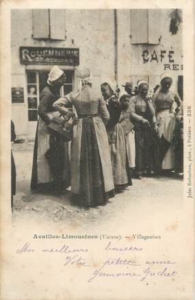 . CPA FRANCE 86 "Availles - Limouzines, Villageoises"/ FOLKLORE