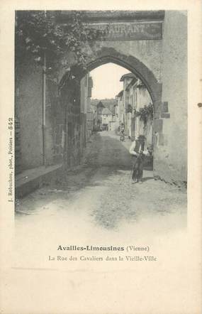 . CPA FRANCE 86 "Availles - Limouzines, Rue des cavaliers dans la vieille ville"