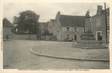 . CPA FRANCE 86 "Brigueil le Chantre, Le monument aux morts, place de l'église"