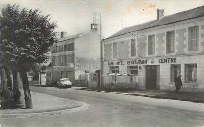 . CPSM FRANCE 86 "Jaunay-Clan, Place de l'église"