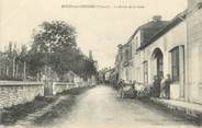 86 Vienne . CPA FRANCE 86 " Monts sur Guesnes, Route de la gare"