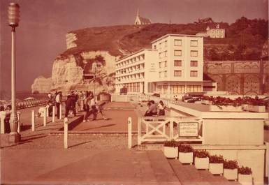 CPSM  FRANCE 76 "Etretat, jeu de boules"