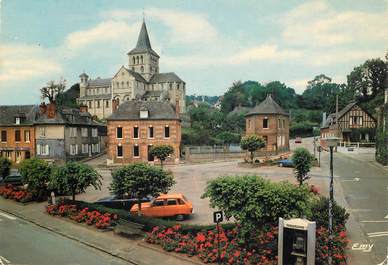 CPSM  FRANCE 76 "Héricourt en Caux, la place et l'Eglise Saint Denis"