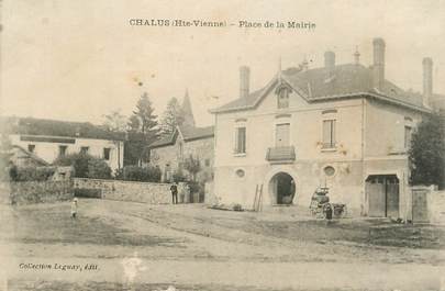 . CPA FRANCE 87 "Chalus, Place de la Mairie"