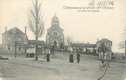 . CPA  FRANCE 87 "Chateauneuf la Forêt, La place et l'église"