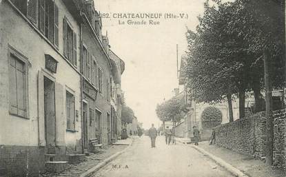 . CPA  FRANCE 87 "Chateauneuf la Forêt, La grande rue"