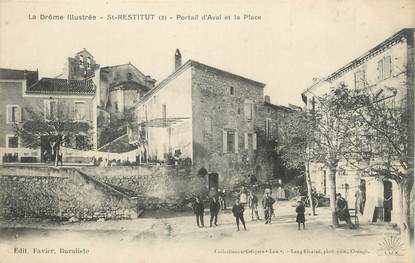 .CPA  FRANCE 26 "Saint Restitut, Portail d'aval et la place"