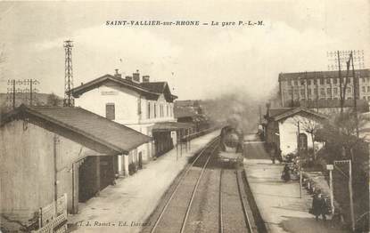 .CPA  FRANCE 26 "St Vallier sur Rhône, La gare " / TRAINS/USAGE TARDIF