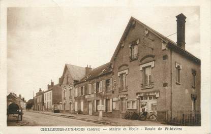 .CPA   FRANCE 45 " Chilleurs aux bois, Mairie et école  route de Pithiviers"