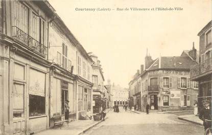 .CPA   FRANCE 45 "Courtenay, Rue de Villeneuve et Hôtel de Ville"