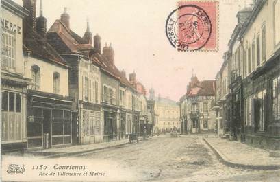 .CPA   FRANCE 45 "Courtenay, Rue de Villeneuve et Mairie"