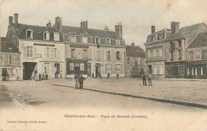 .CPA   FRANCE 45 "Neuville aux Bois, Place du Martroi"