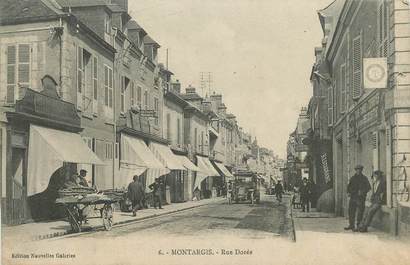 .CPA  FRANCE 45 "Montargis, Rue Dorée"