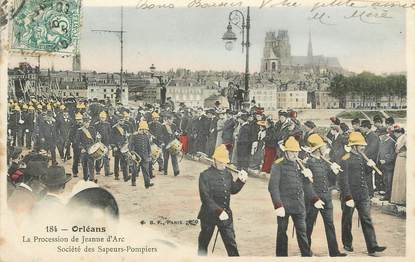 .CPA  FRANCE 45 "Orléans, La procession de Jeanne d'Arc, société des sapeurs pompiers"/POMPIERS