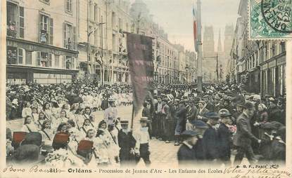 .CPA  FRANCE 45 "Orléans, La procession de Jeanne d'Arc, les enfants des écoles"