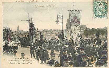 .CPA  FRANCE 45 "Orléans, La procession de Jeanne d'Arc, Bannière de Jeanne d'Arc"
