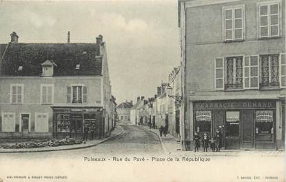 .CPA  FRANCE 45 " Puiseaux, Rue du Pavé, Place de la République"