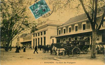 .CPA  FRANCE 84 "Avignon, La gare des voyageurs"