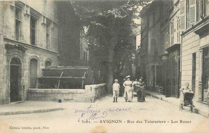 .CPA  FRANCE 84 "Avignon, Rue des Teinturiers, les roues"