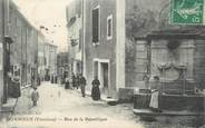 84 Vaucluse .CPA FRANCE 84 " Bonnieux, Rue de la République"