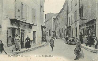 .CPA FRANCE 84 " Bonnieux, Rue de la République  "
