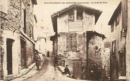 .CPA FRANCE 84 " Châteauneuf de Gadagne, La grande rue "