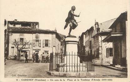 .CPA FRANCE 84 " Cadenet,  Un coin de la place et le tambour d'Arcole"