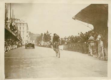 PHOTO ORIGINALE DE PRESSE / FRANCE 06 "Nice, arrivée du Tour de France, cycliste italien E. GESTRI" / CYCLISME